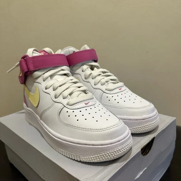 NIB NIKE AIR FORCE 1 MID LE Summit White/Citron Tint/Fuchsia sz 3.5Y - Picture 3 of 7